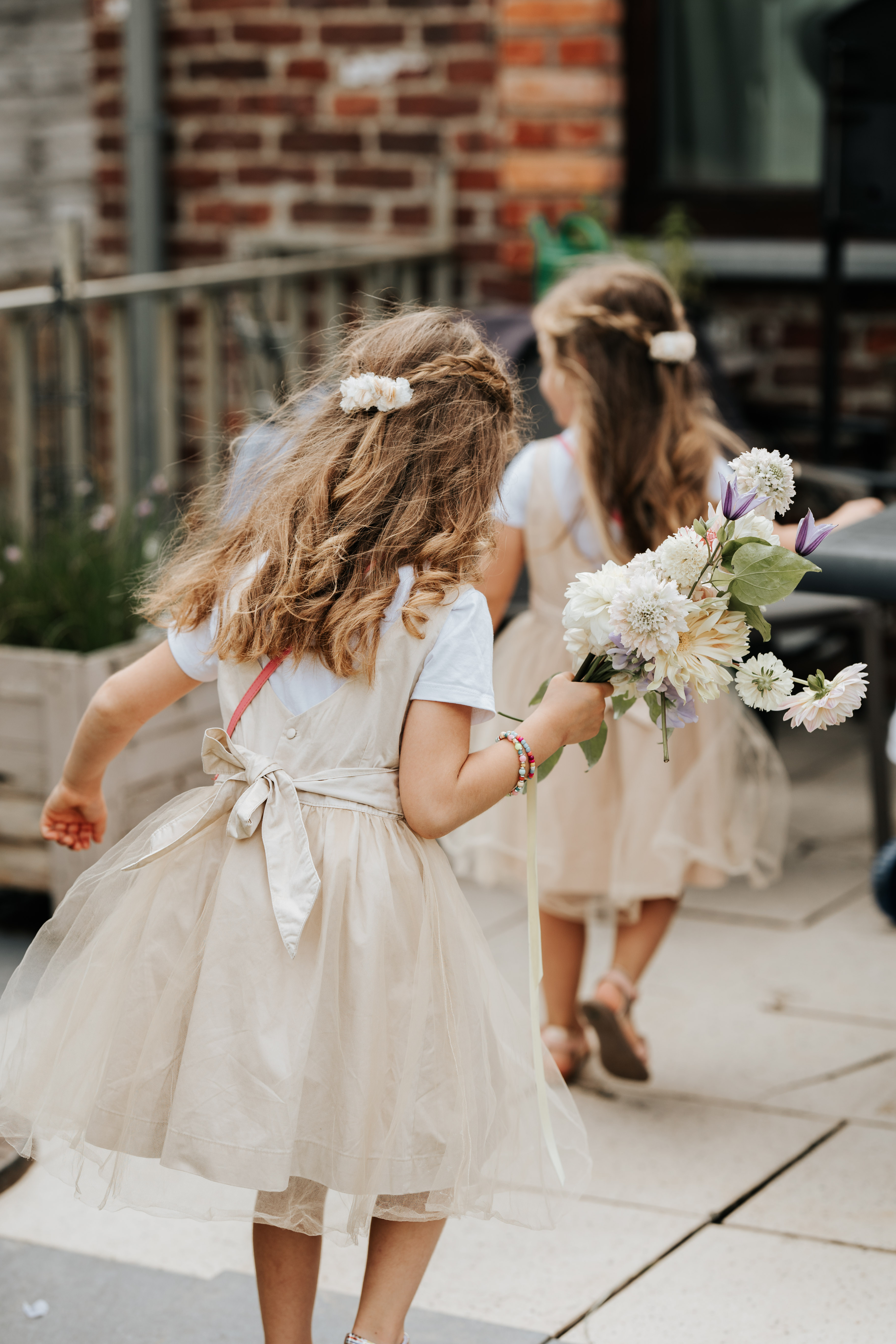 Jeunes filles qui courent. ©EloMotion